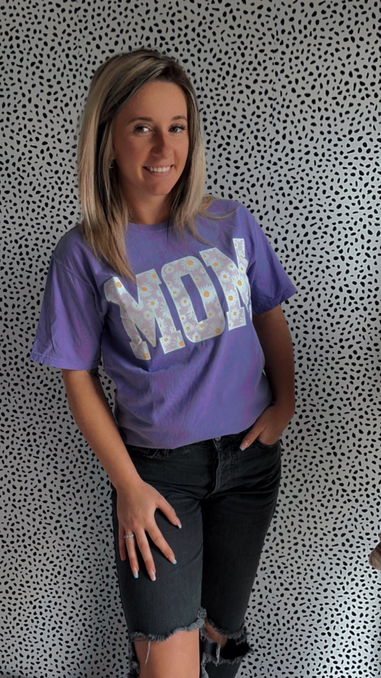 Mom Daisy Graphic Tee