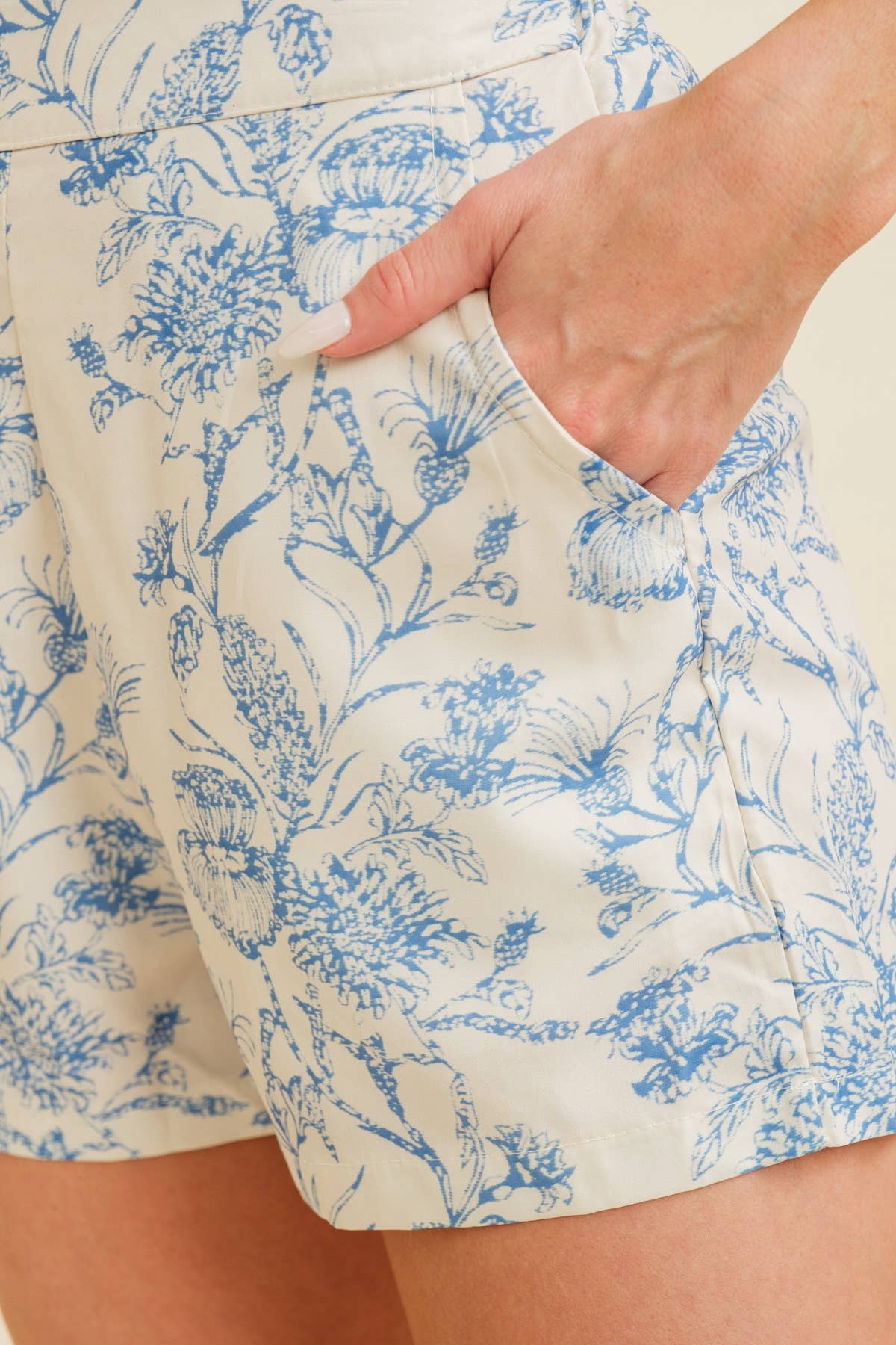 Maelynn Floral Accent Shorts