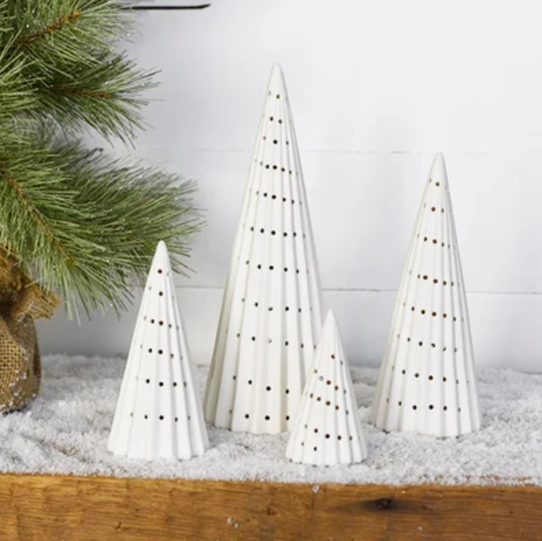 HOLIDAY TREE W/LED