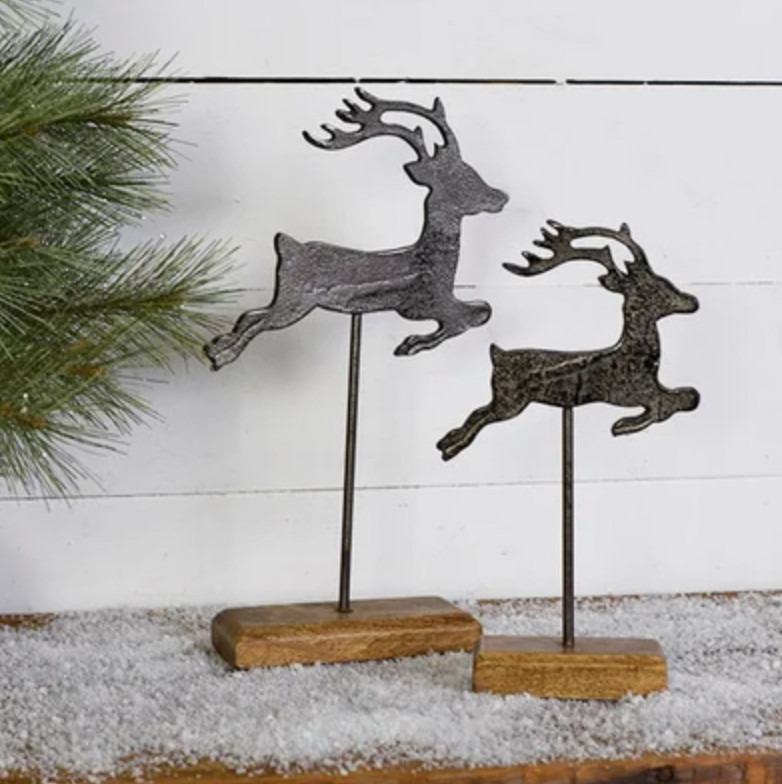 CHRISTMAS DEER STAND